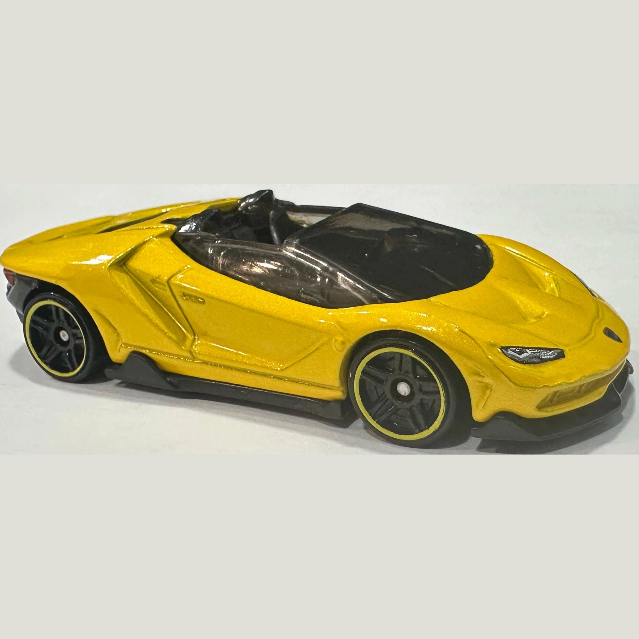 Hot Wheels 2026 #002 - '16 Lamborghini Centenario Roadster